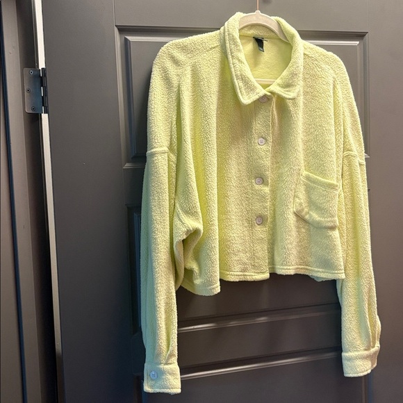 Soft and cozy crop top button up shirt with collar cotton polly blend NWOT - Picture 5 of 7